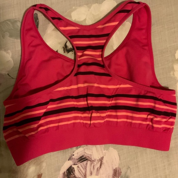 NEW! Reversible Seamfree Sports Bra! - Picture 5 of 9